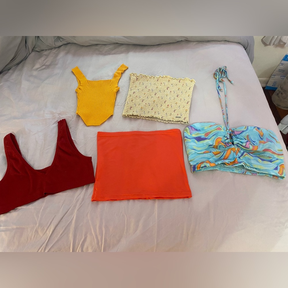 Selection of cropped tank tops (CAN BE SOLD SEPARATE)